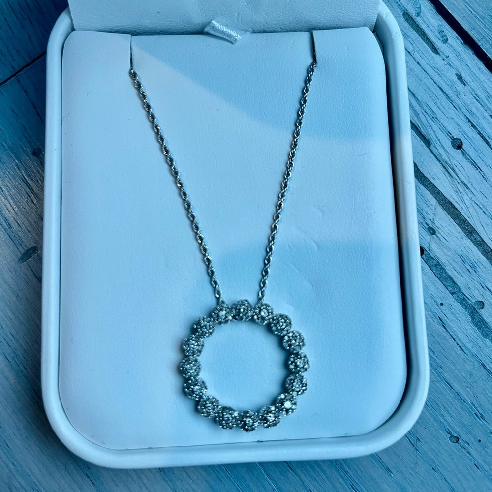 Elegant 14K white gold Necklace with eternity pendant.
